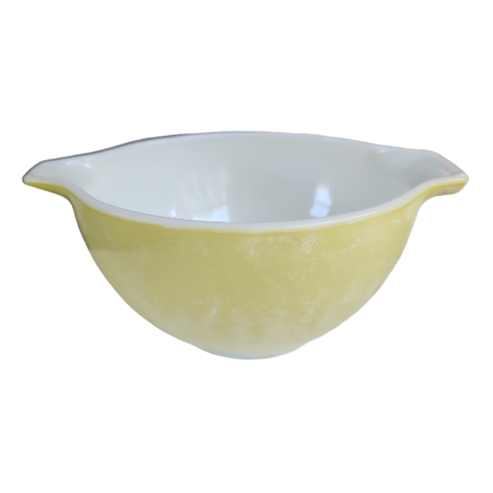 Vintage Pyrex Cinderella 1 1/2 pt Yellow
